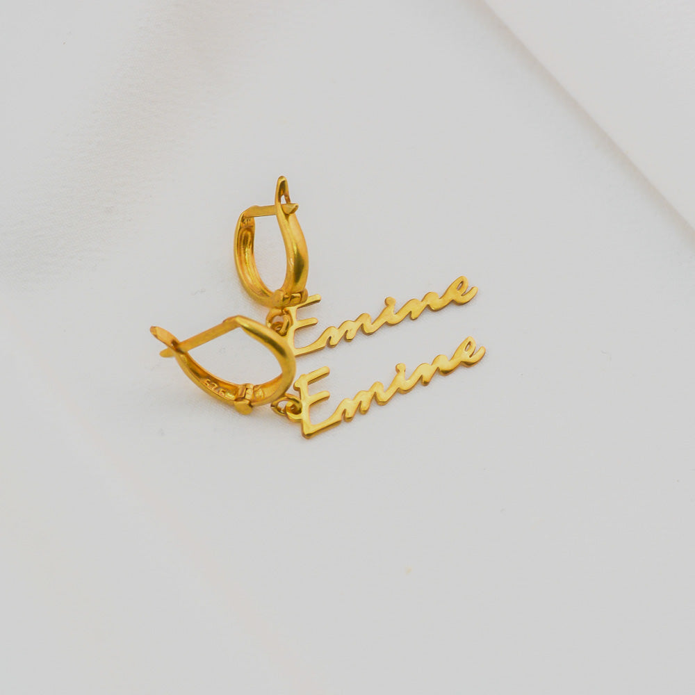 El Yazısı İsimli Sallanan Küpe