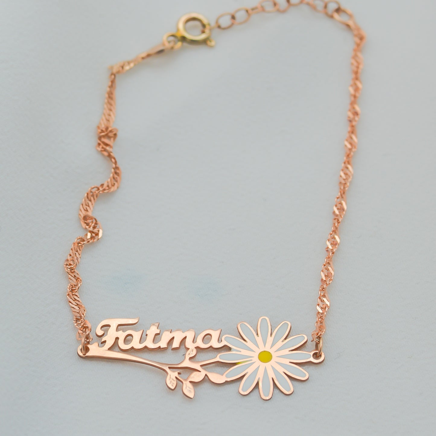 İnce Yapraklı İsimli Papatya Bileklik - Burgu Zincirli