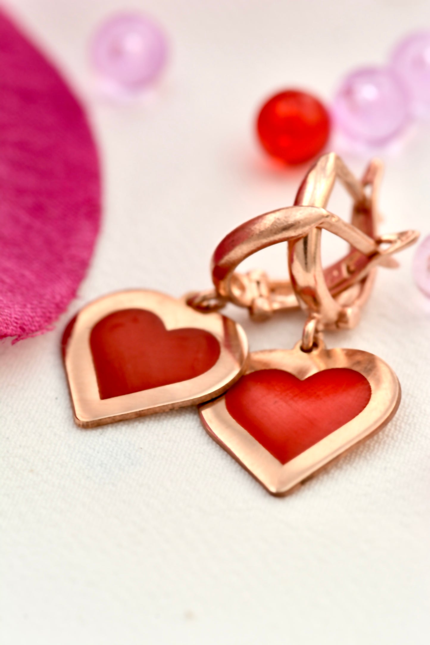 Kırmızı Kalp Sallanan Küpe