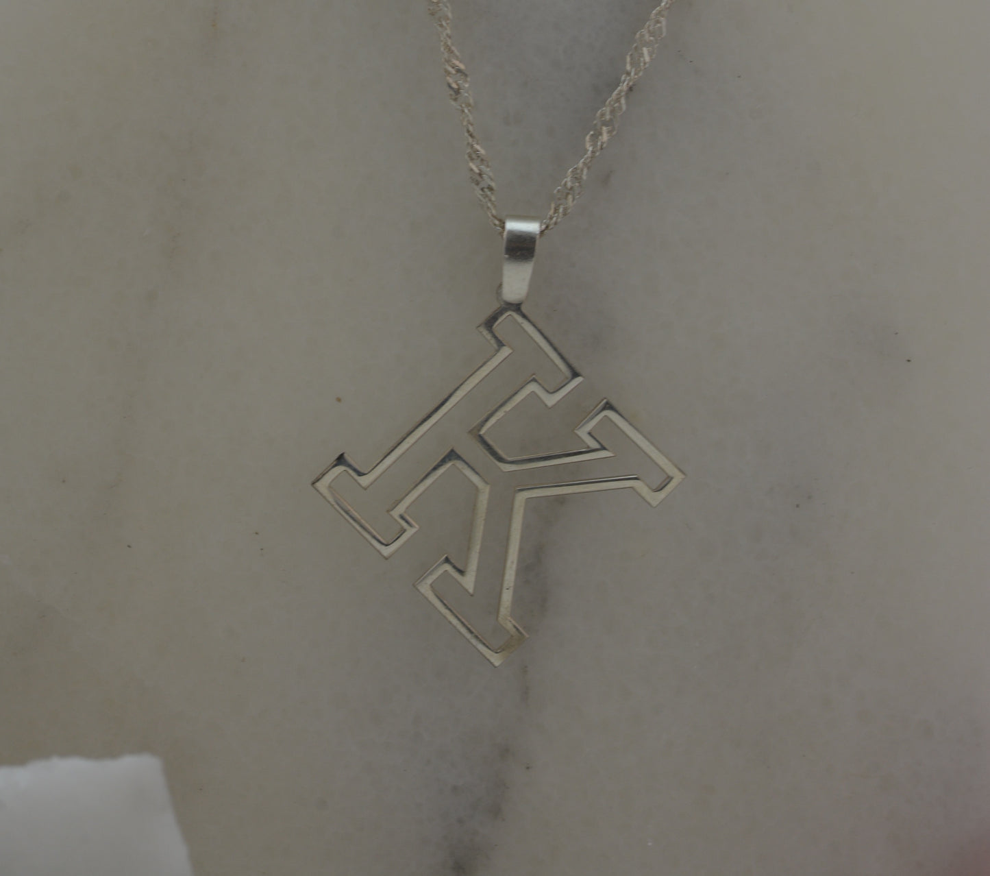 Harf Çerçeveli Kolye - Burgu Zincirli