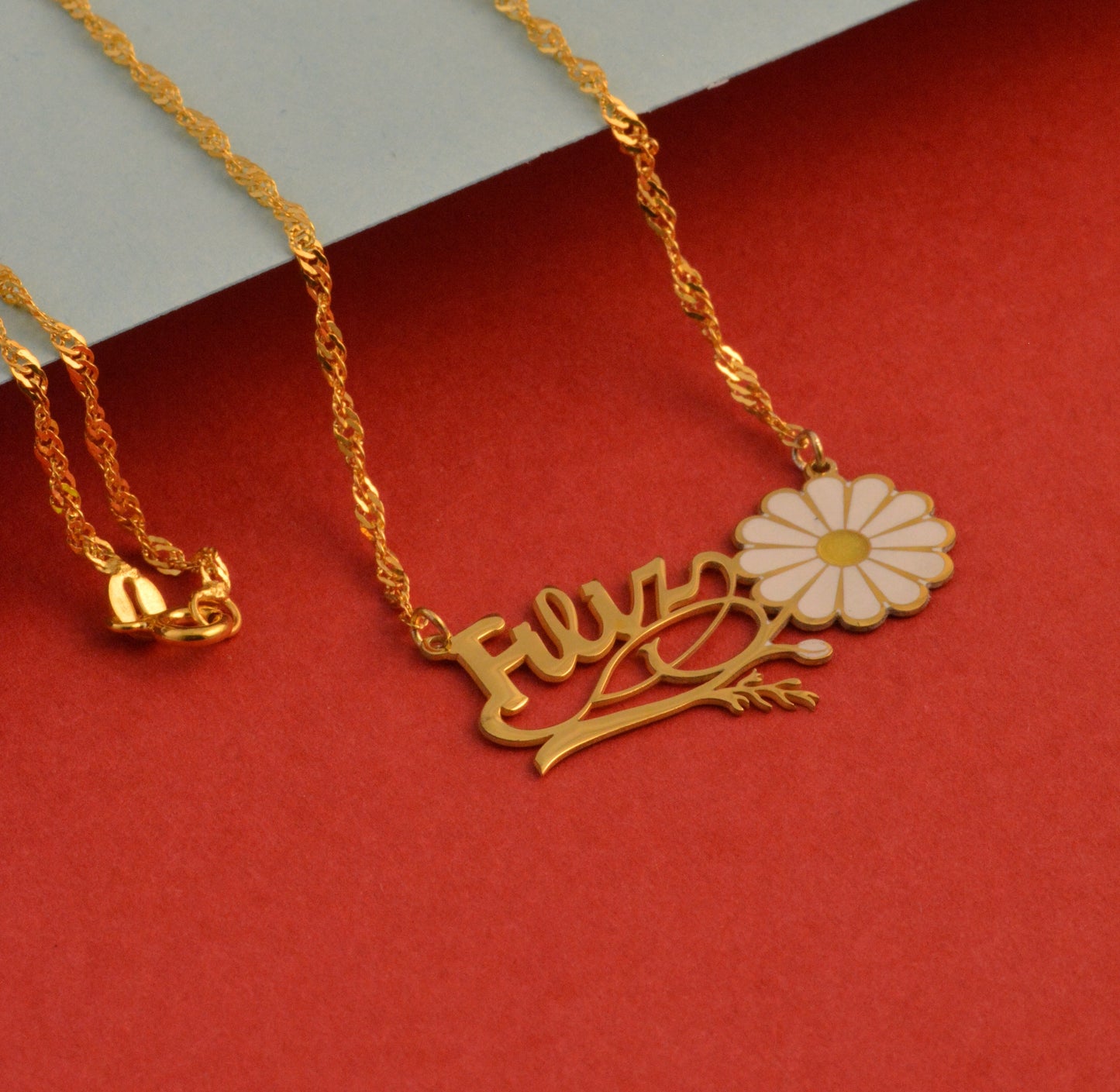 İsimli Kaligrafili Papatya Kolye - Burgu Zincirli