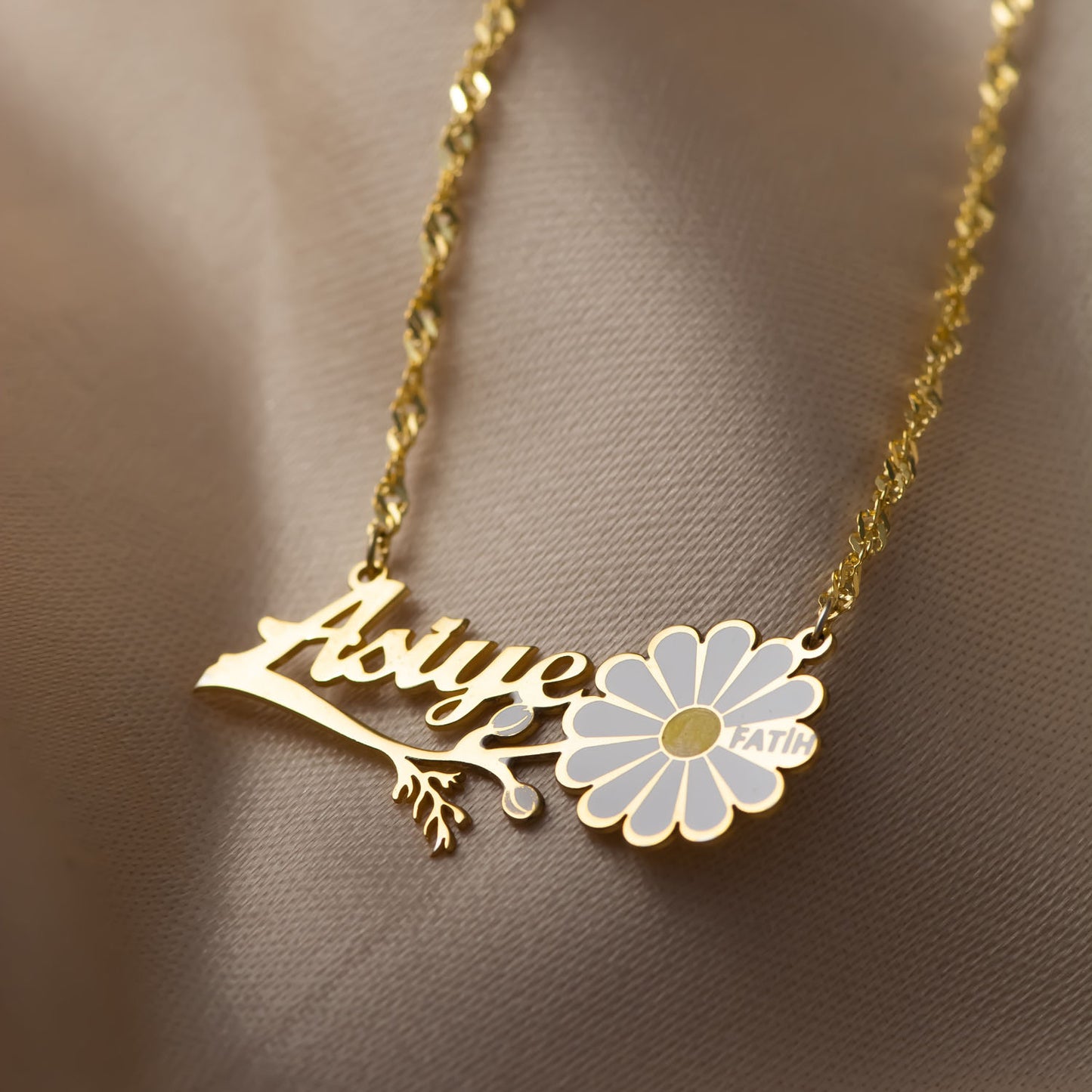 İsimli Papatya Kolye - Burgu Zincirli